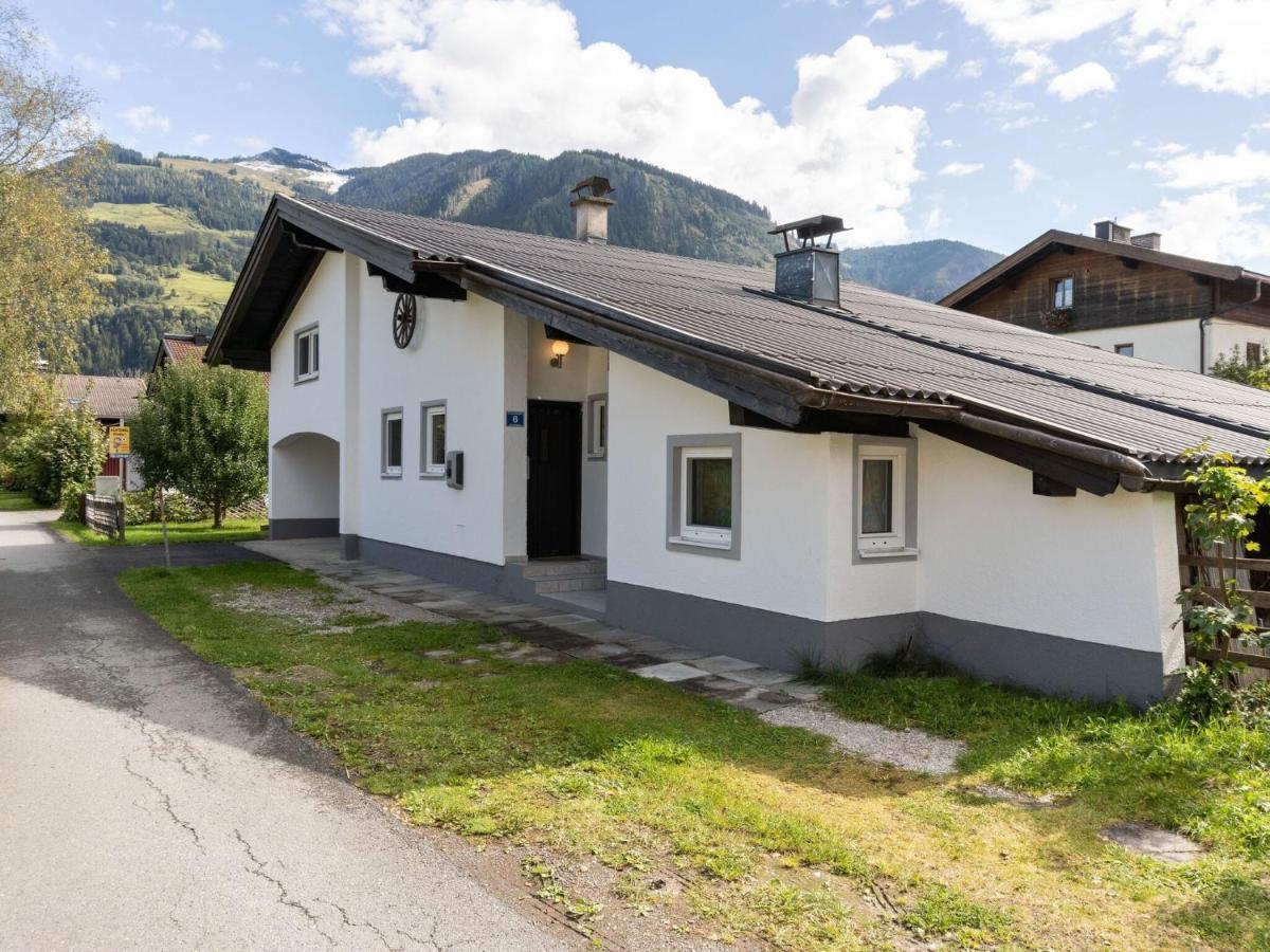 Spacious Chalet In Maishofen Near Forest Exteriér fotografie